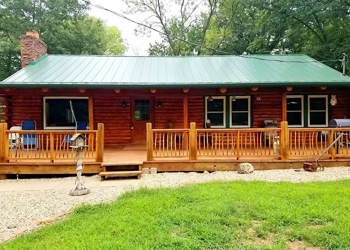 Charming Log Getaway With Private Hot Tub Near Decatur, Illinois Сasa de vacaciones