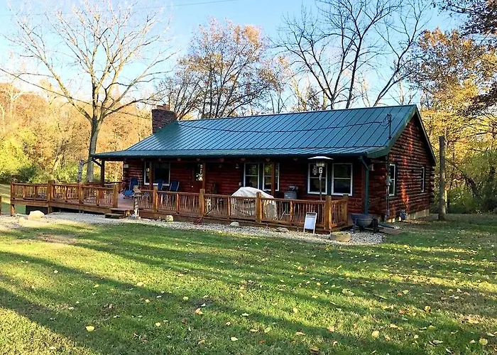 Charming Log Getaway With Private Hot Tub Near Decatur, Illinois Decatur