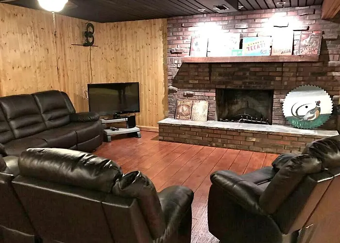 Charming Log Getaway With Private Hot Tub Near Decatur, Illinois Сasa de vacaciones *