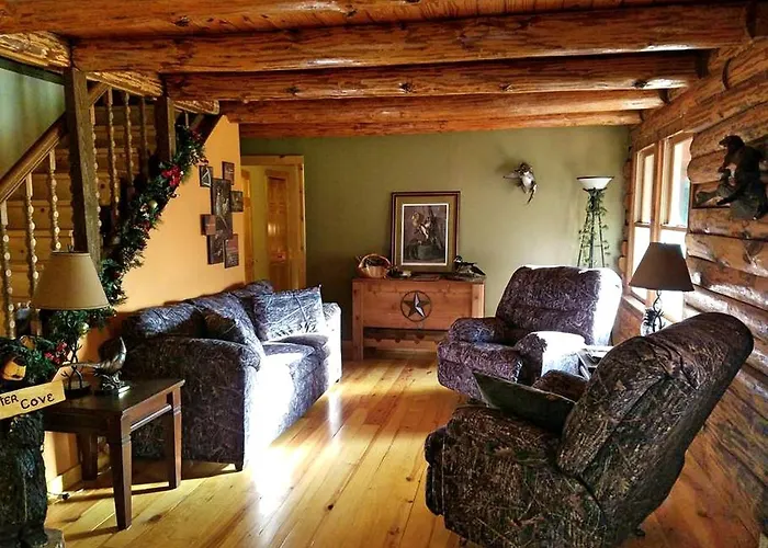 Charming Log Getaway With Private Hot Tub Near Decatur, Illinois * Decatur