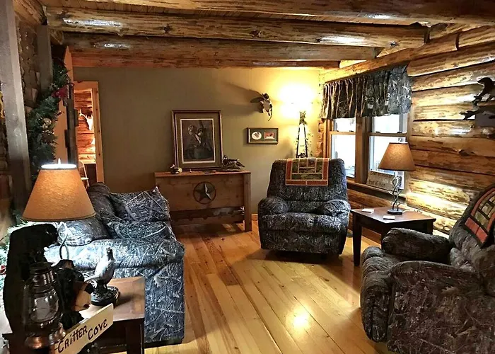 Charming Log Getaway With Private Hot Tub Near Decatur, Illinois Decatur