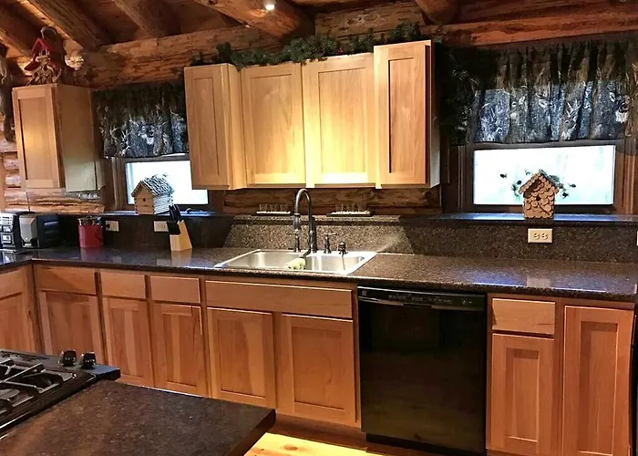 Сasa de vacaciones Charming Log Getaway With Private Hot Tub Near Decatur, Illinois *