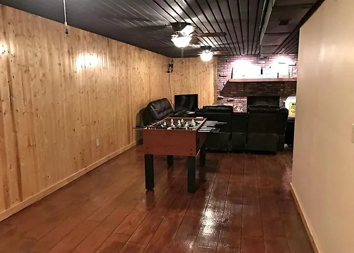 Charming Log Getaway With Private Hot Tub Near Decatur, Illinois Сasa de vacaciones